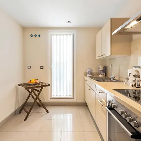 In With Kitchen * إِستيبونا