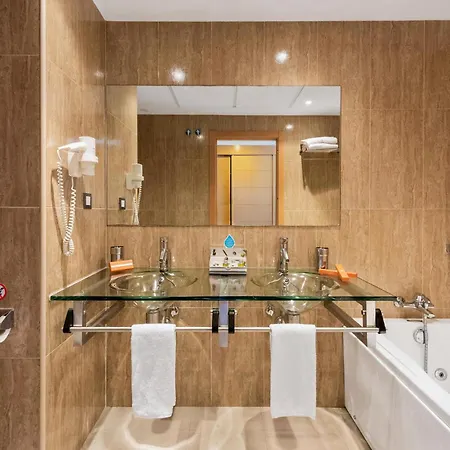 In With Kitchen شقة إِستيبونا